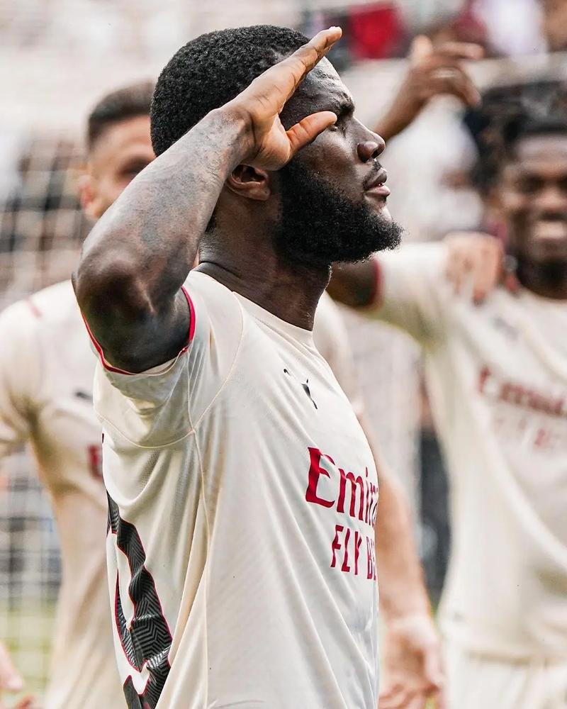 从荷甲最佳到马竞鸡肋，只用1年时间，多面手足够勤勉却太过莽撞