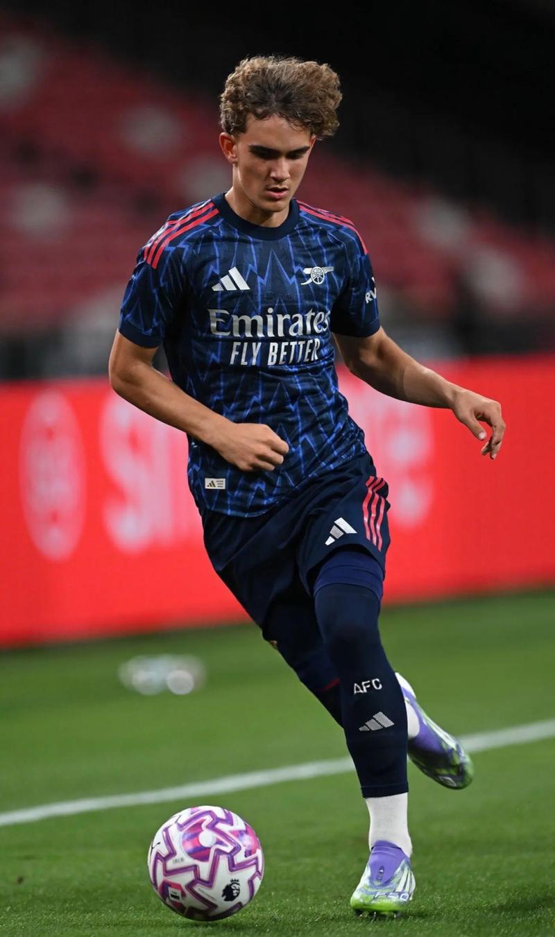 [中超]李源一禁区造点 克雷桑主罚稳稳命中